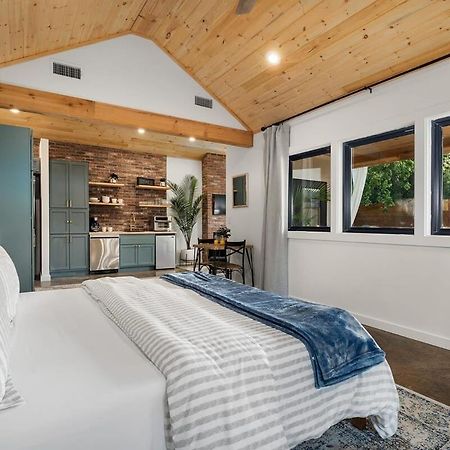 Petit Paradis Studio With Hot Tub Fredericksburg Exterior photo